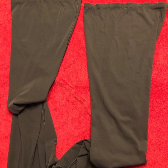 Aerie Criss-cross waist Flared Leggings 2! - Picture 8 of 10